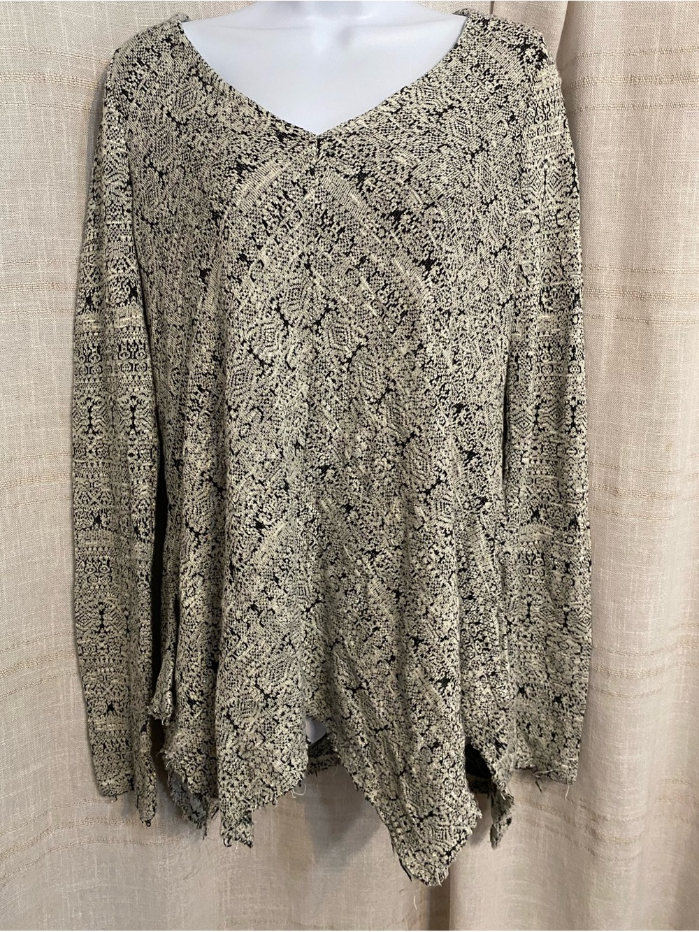 Knox Rose Boho Patterned V-Neck Sharkbite Hem Tunic Top XL